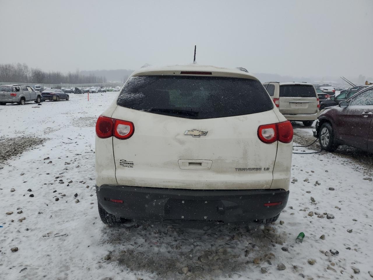 2011 CHEVROLET TRAVERSE L - Фото 6