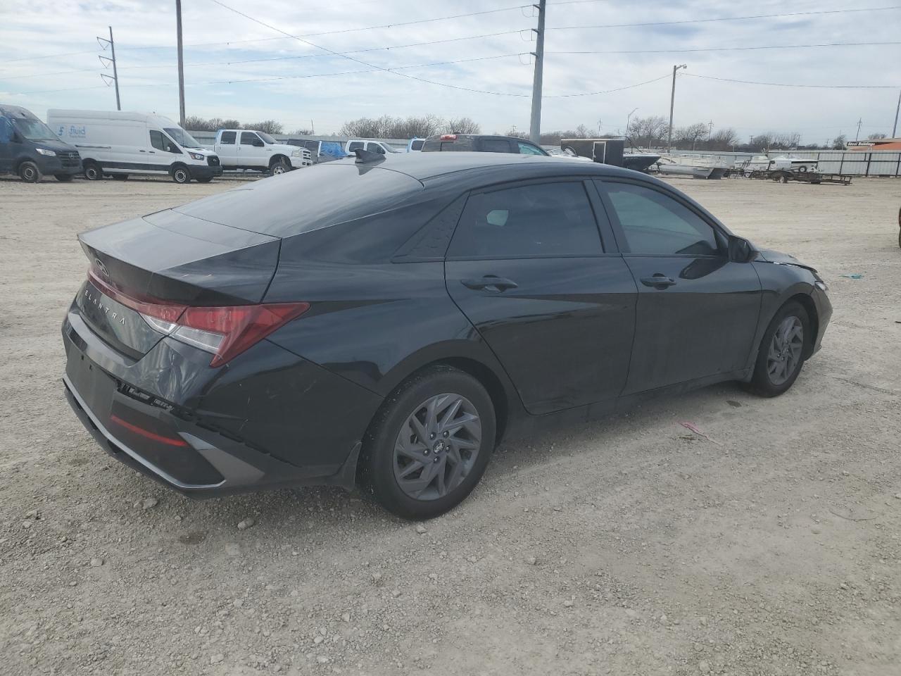 2024 HYUNDAI ELANTRA SE - Фото 3