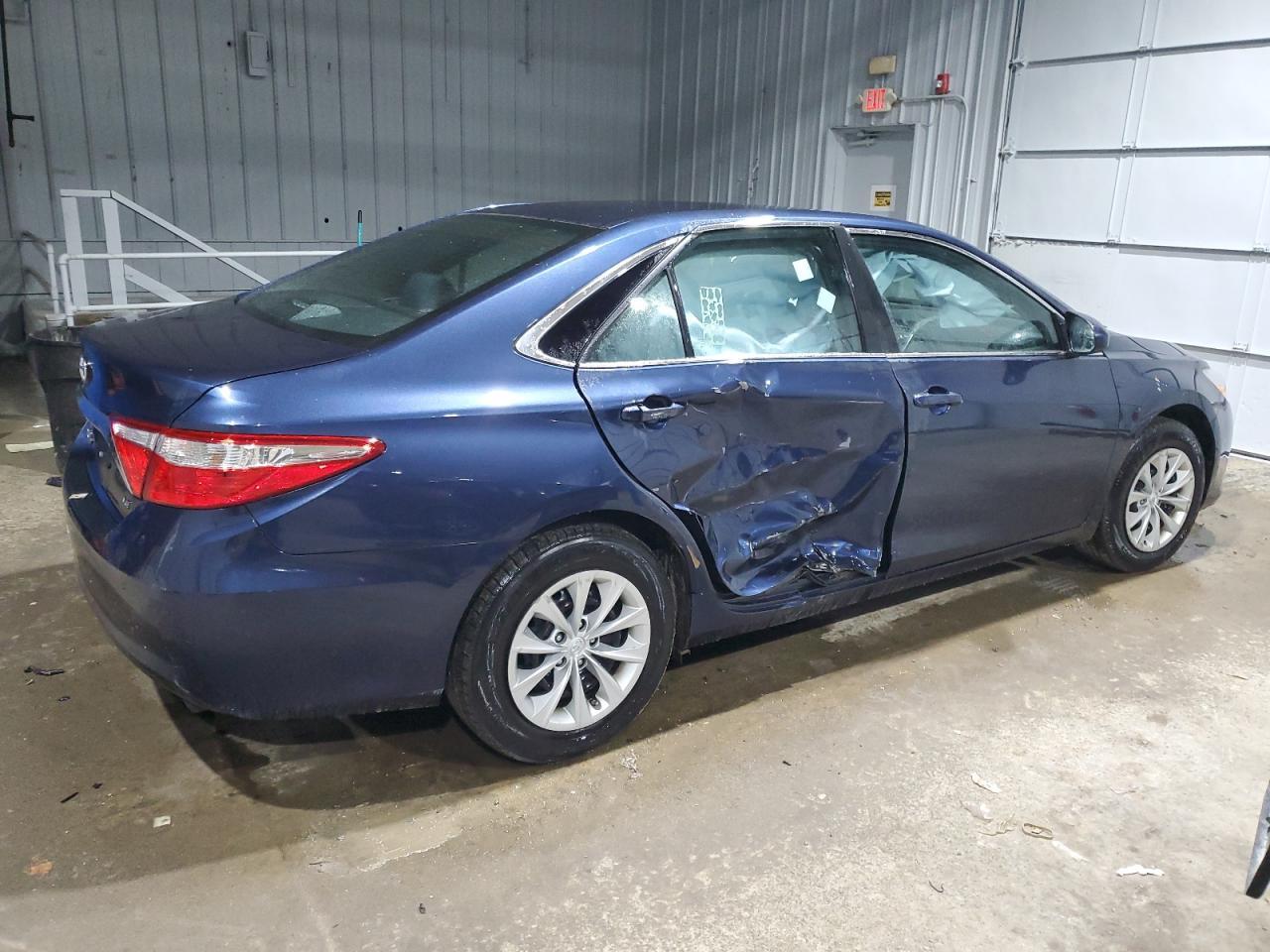 2015 TOYOTA CAMRY LE - Фото 3