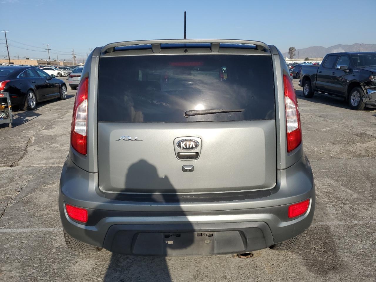 2013 KIA SOUL + - Image 6