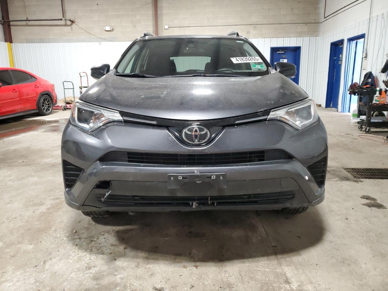 2017 TOYOTA RAV4 LE - Фото 5