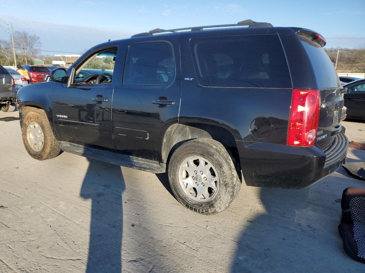 2012 GMC YUKON SLT - Image 2
