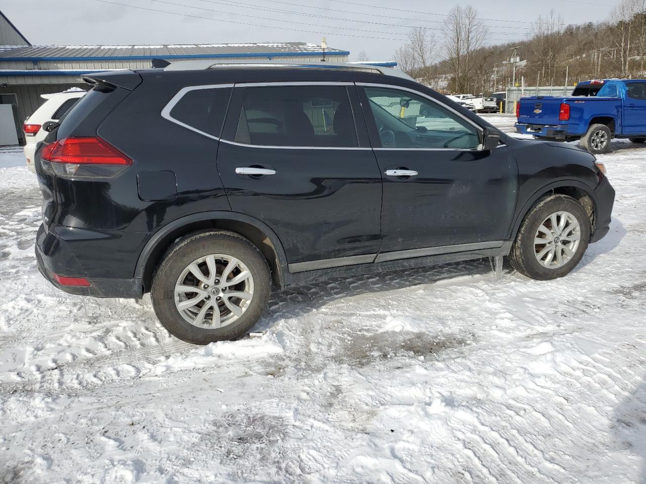 2017 NISSAN ROGUE SV - Фото 3