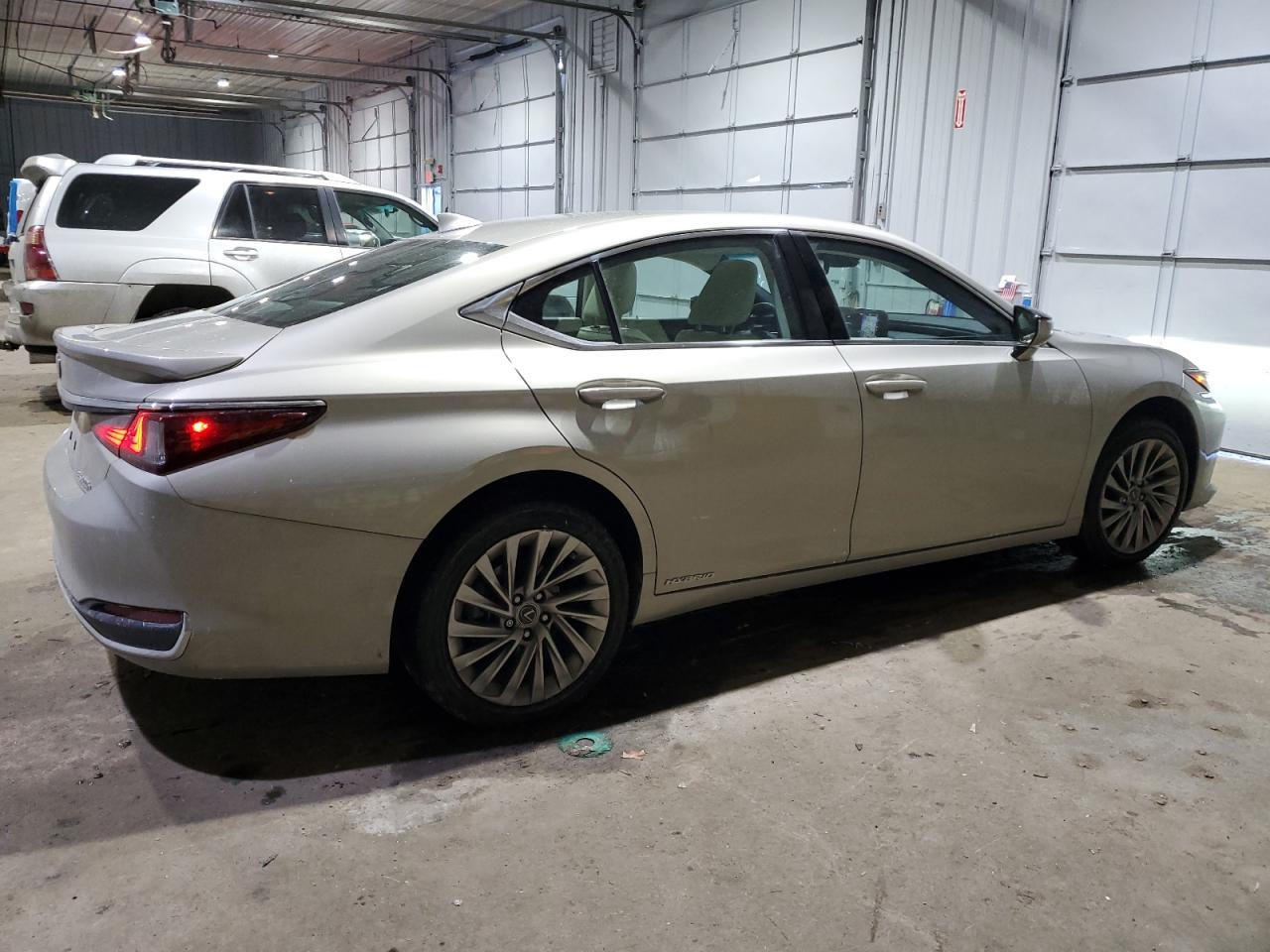 2022 LEXUS ES 300H BA - Image 3