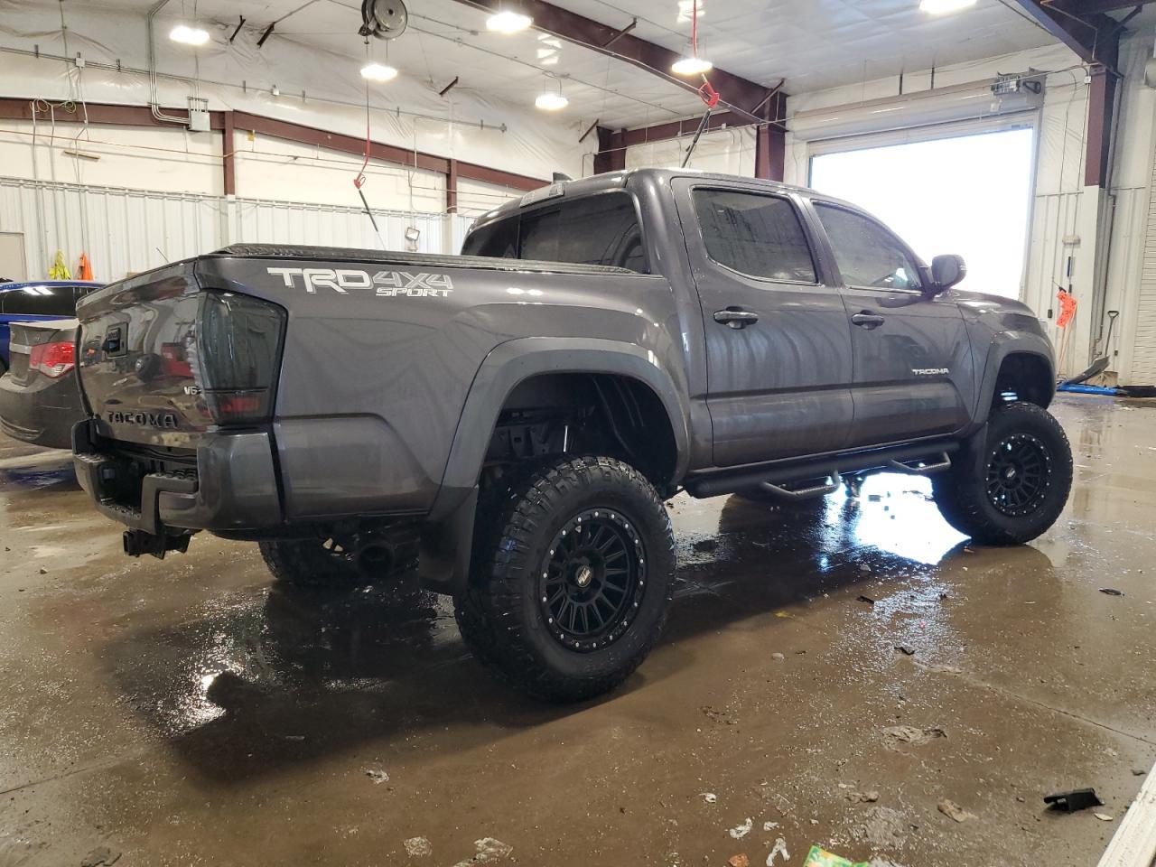 2017 TOYOTA TACOMA DOU - Фото 3