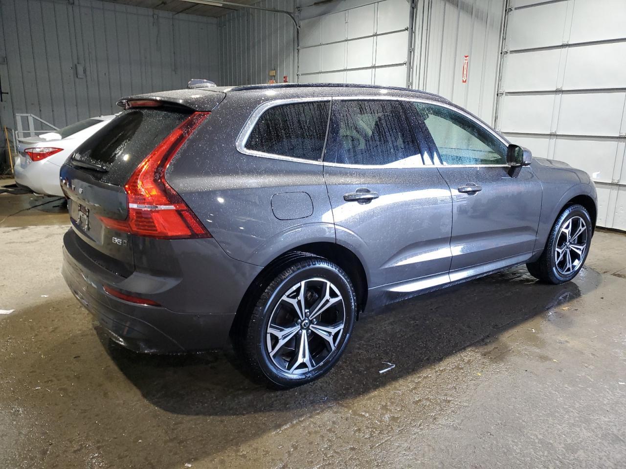 2022 VOLVO XC60 B5 MO - Фото 3