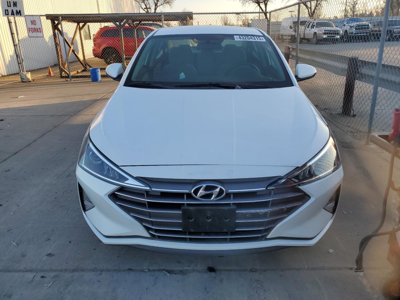 2019 HYUNDAI ELANTRA SE - Фото 5