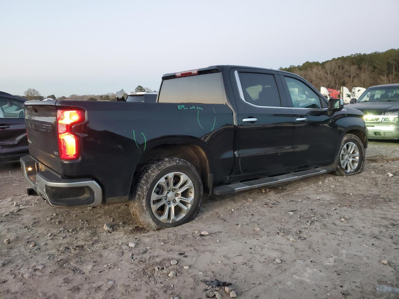 2023 CHEVROLET SILVERADO - Фото 3