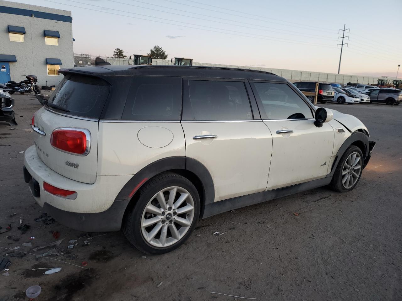 2017 MINI COOPER CLU - Image 3