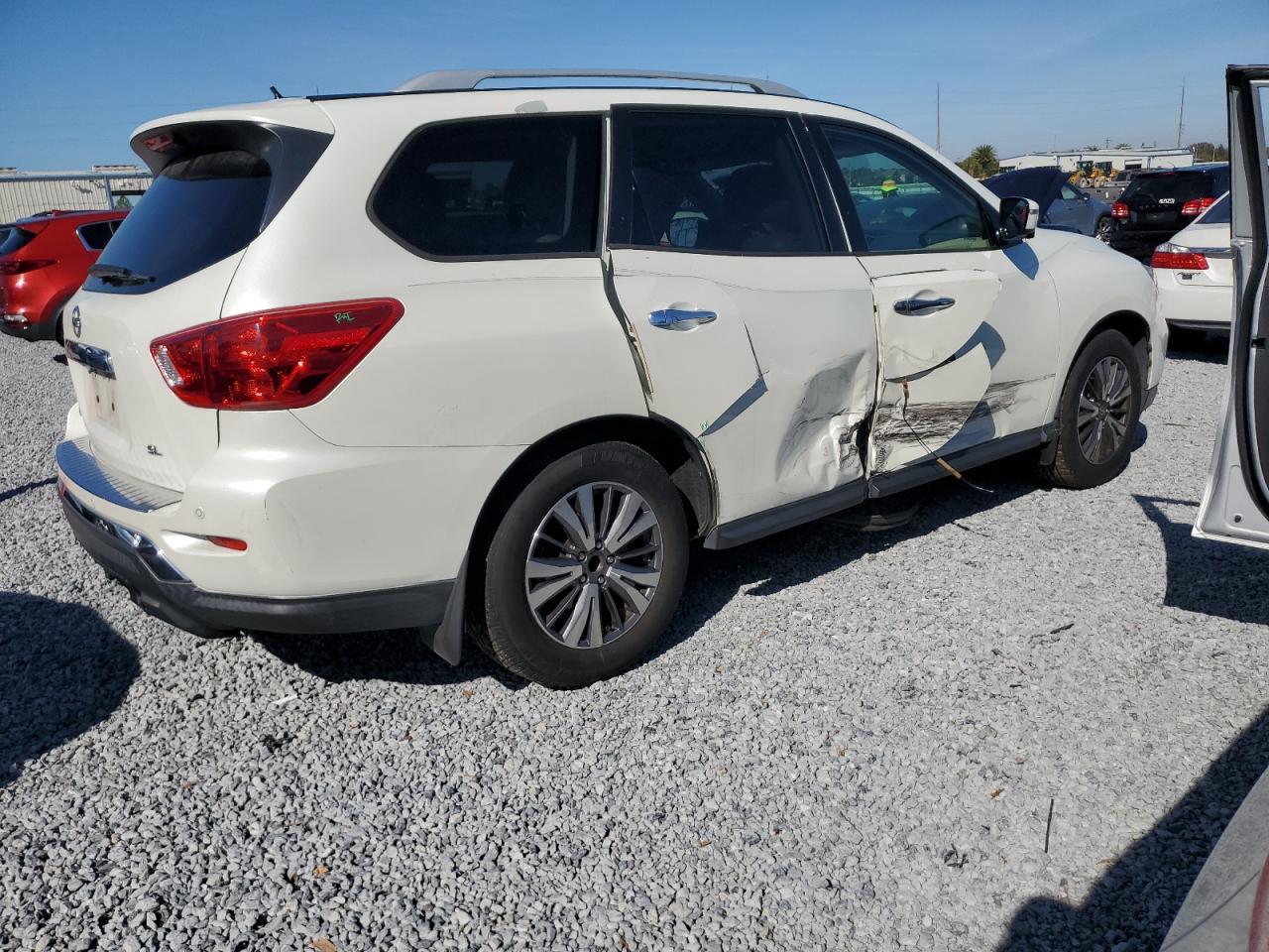 2017 NISSAN PATHFINDER - Image 3