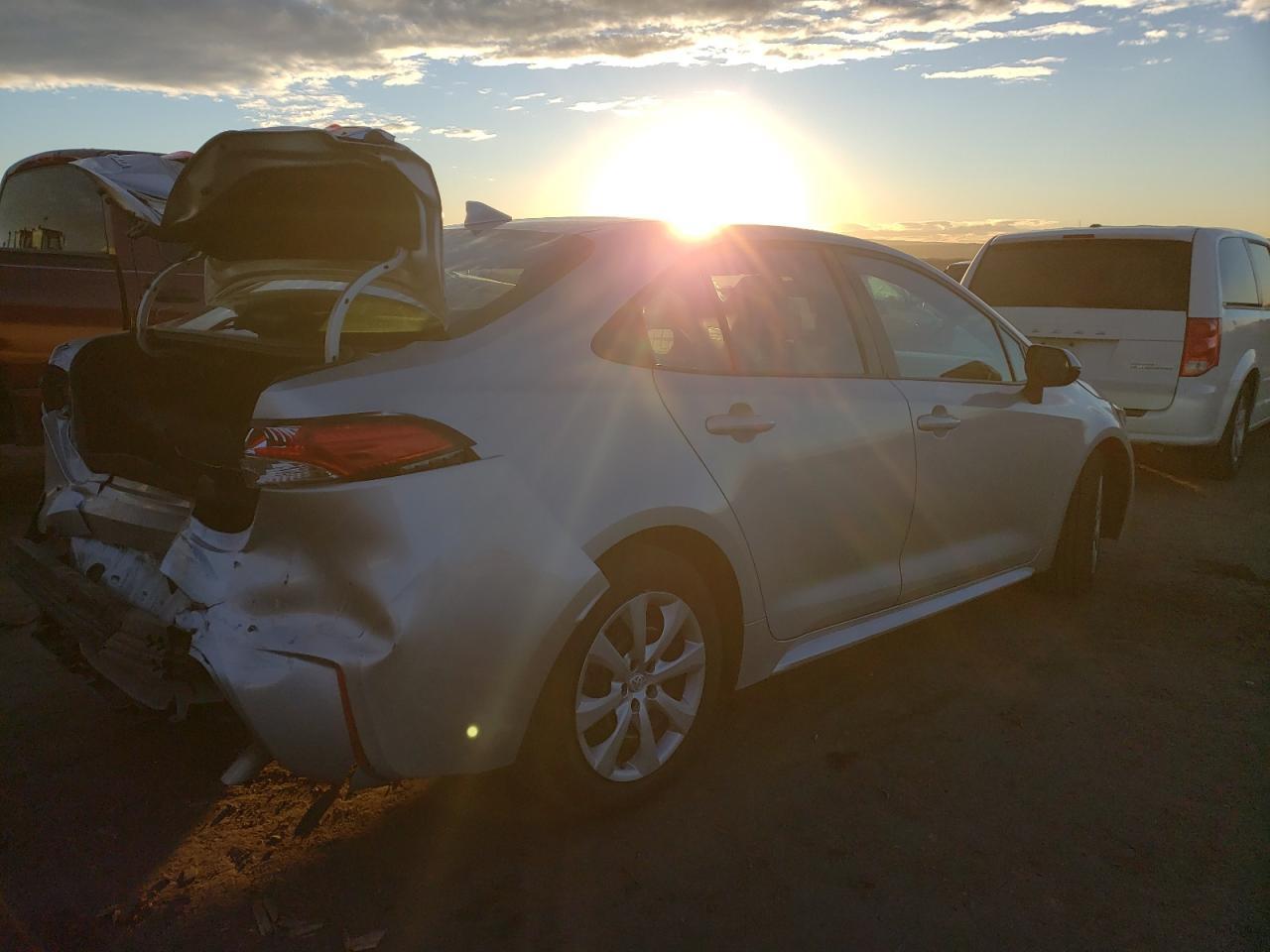 2021 TOYOTA COROLLA LE - Фото 3