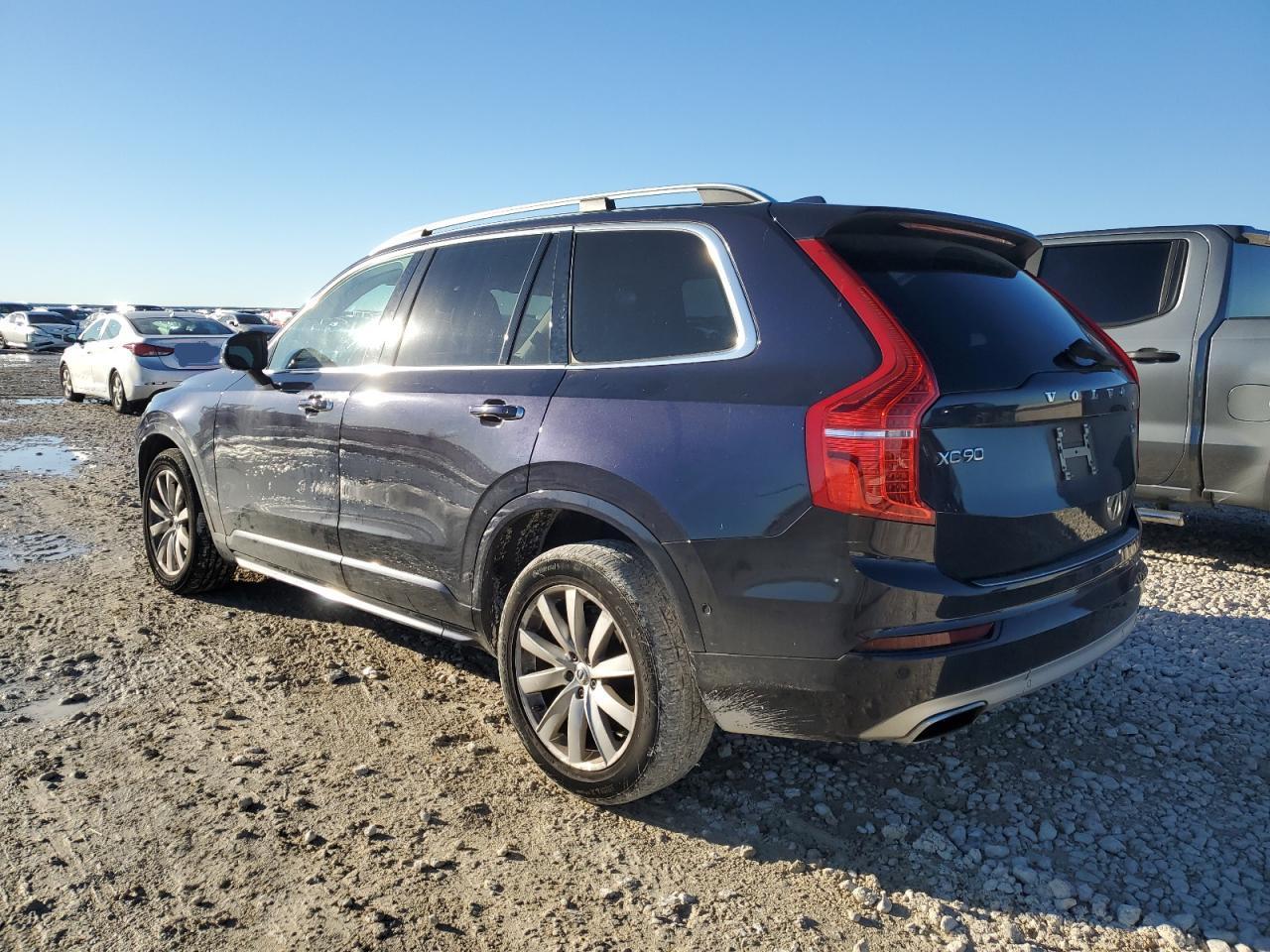 2016 VOLVO XC90 T6 - Фото 2