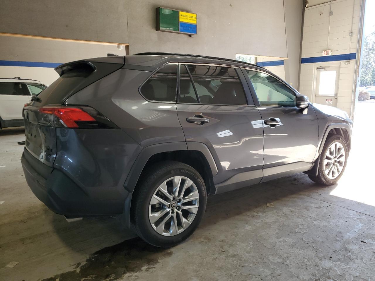 2024 TOYOTA RAV4 XLE P - Фото 3