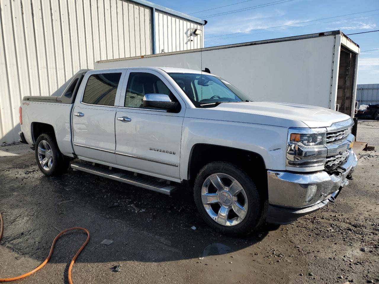 2017 CHEVROLET SILVERADO - Image 4