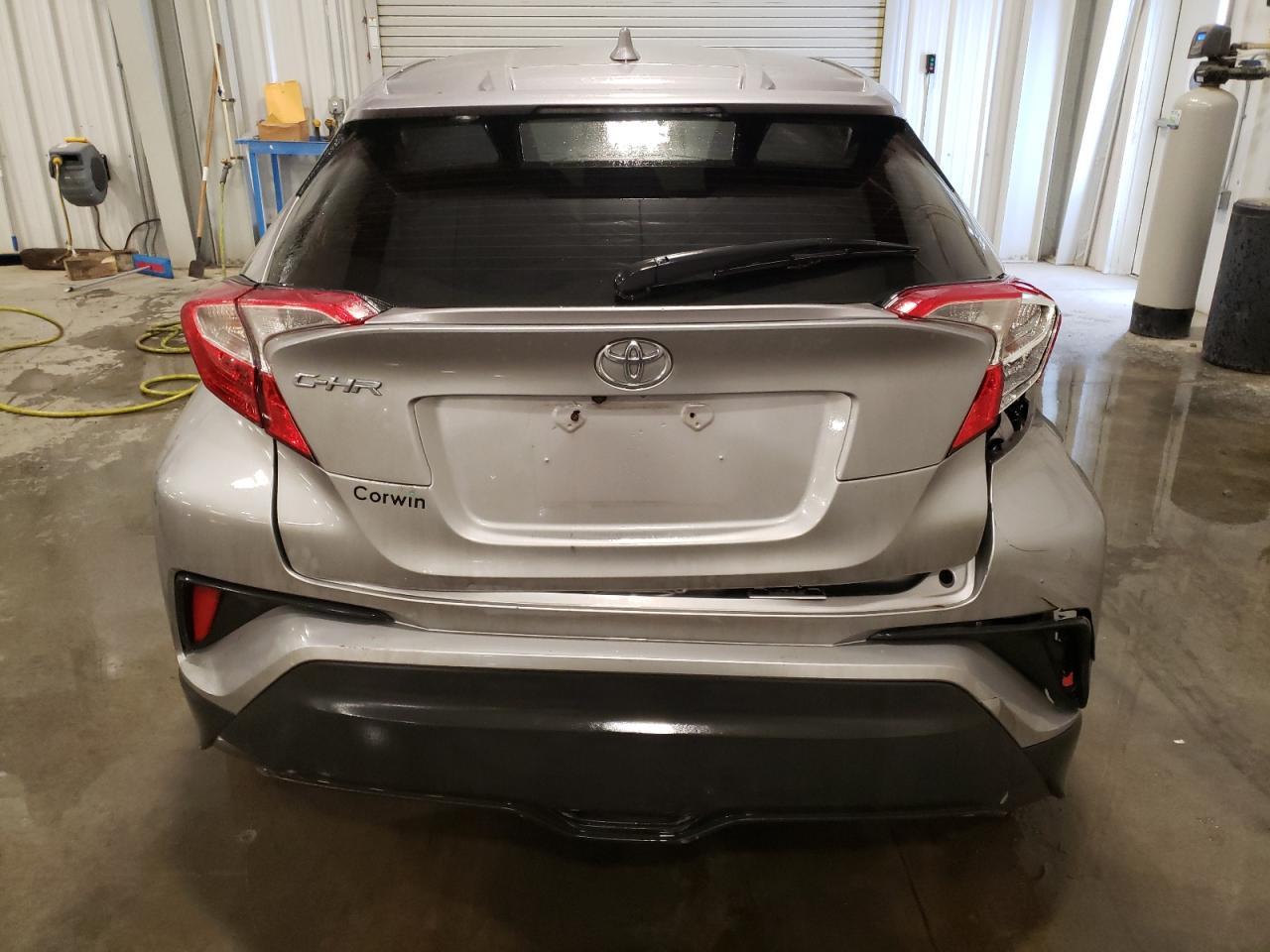 2019 TOYOTA C-HR XLE - Image 6