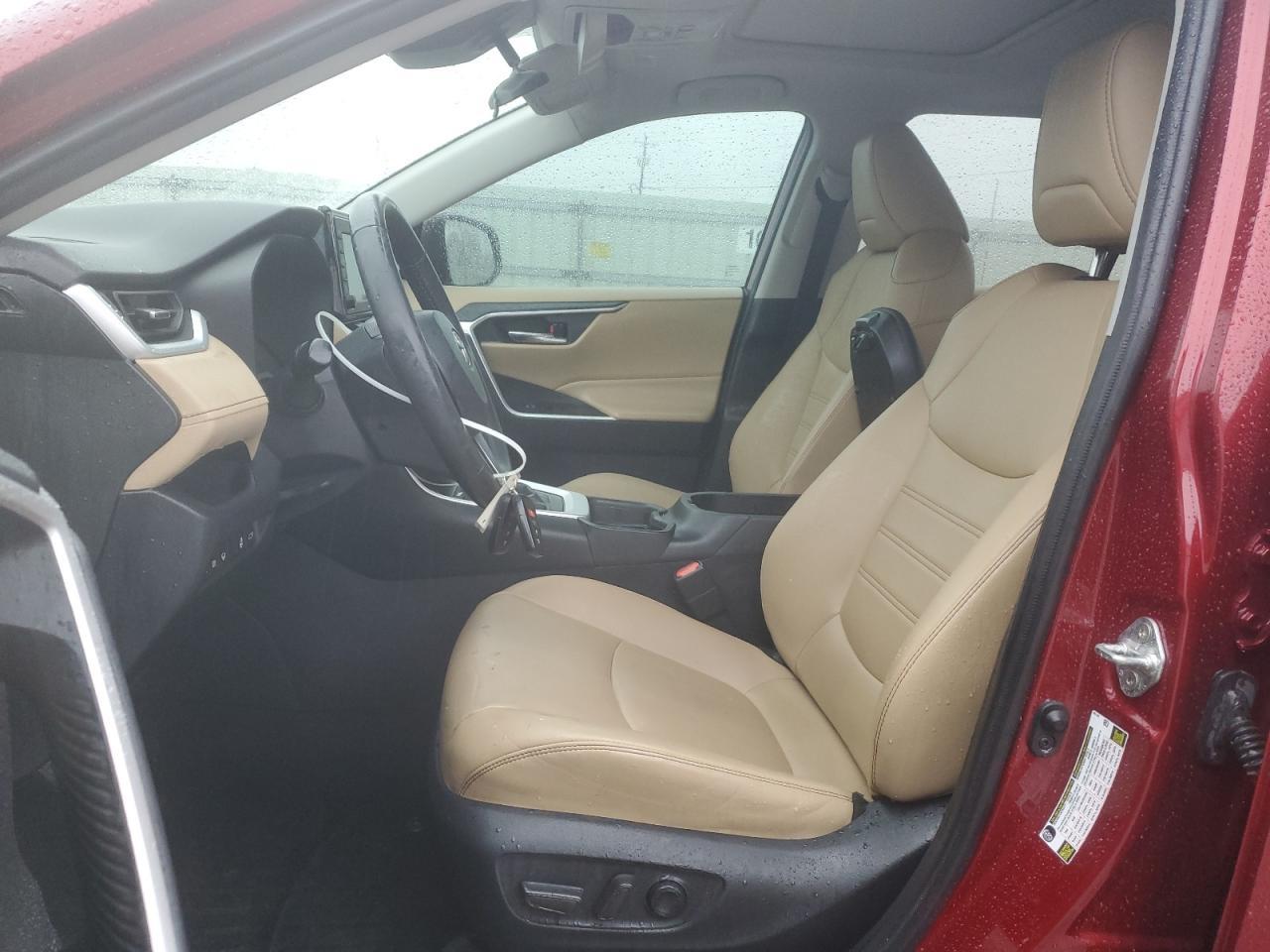 2020 TOYOTA RAV4 XLE P - Фото 7