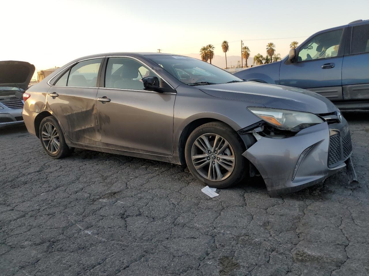 2016 TOYOTA CAMRY LE - Фото 4