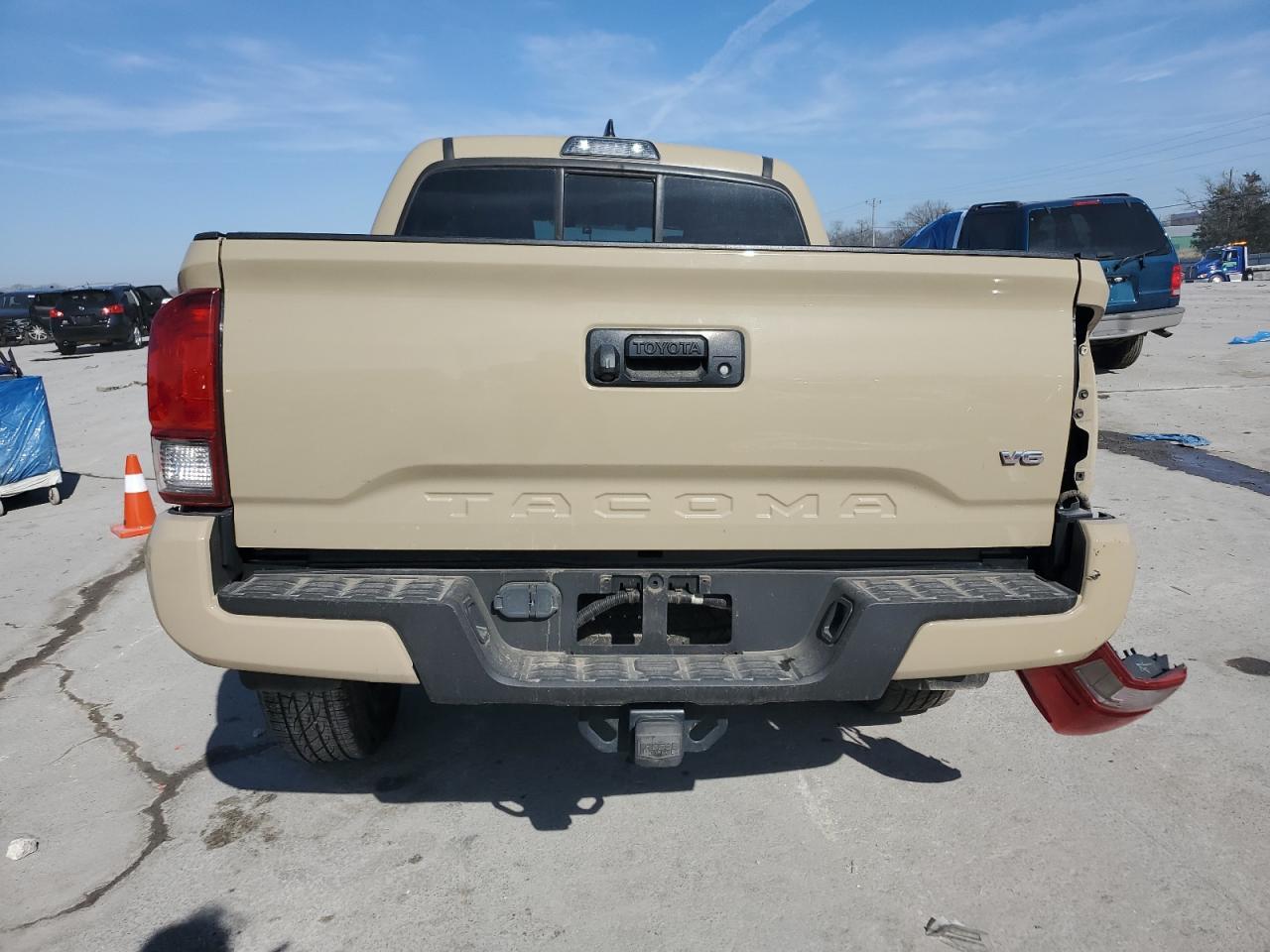2016 TOYOTA TACOMA DOU - Image 6