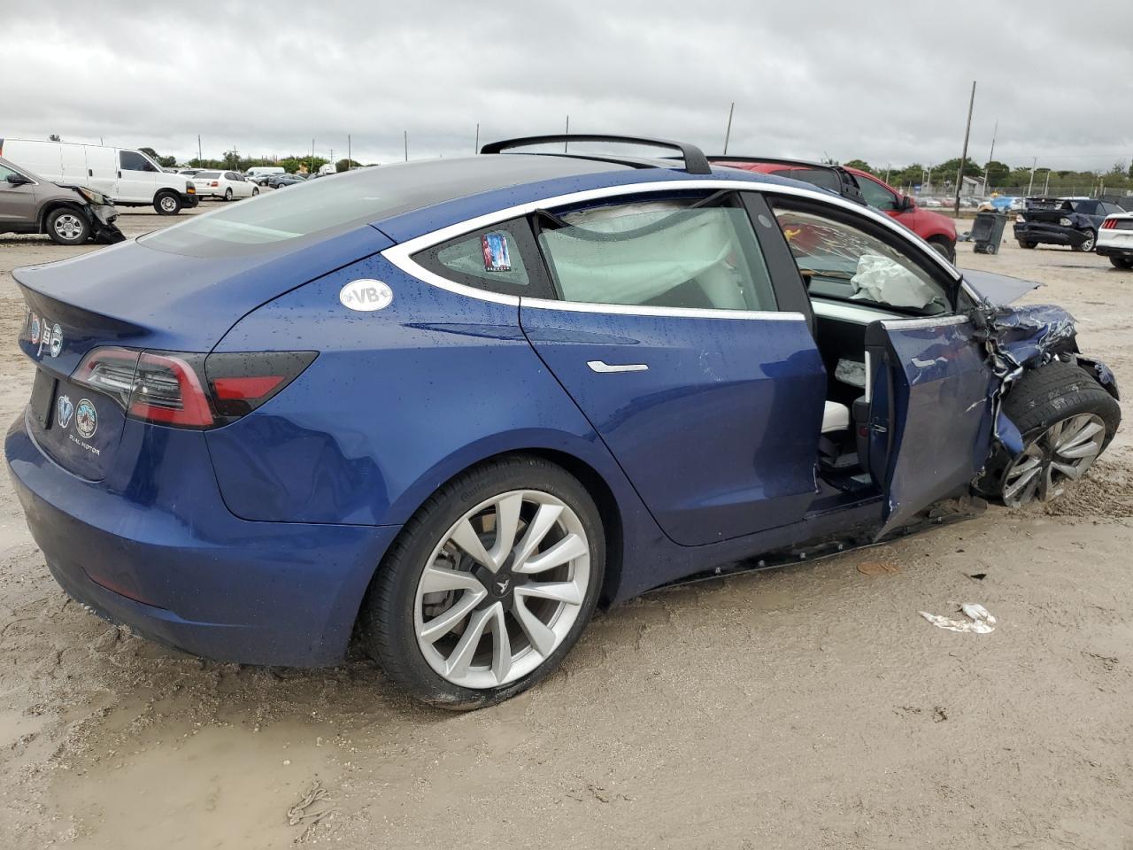 2019 TESLA MODEL 3 - Фото 3