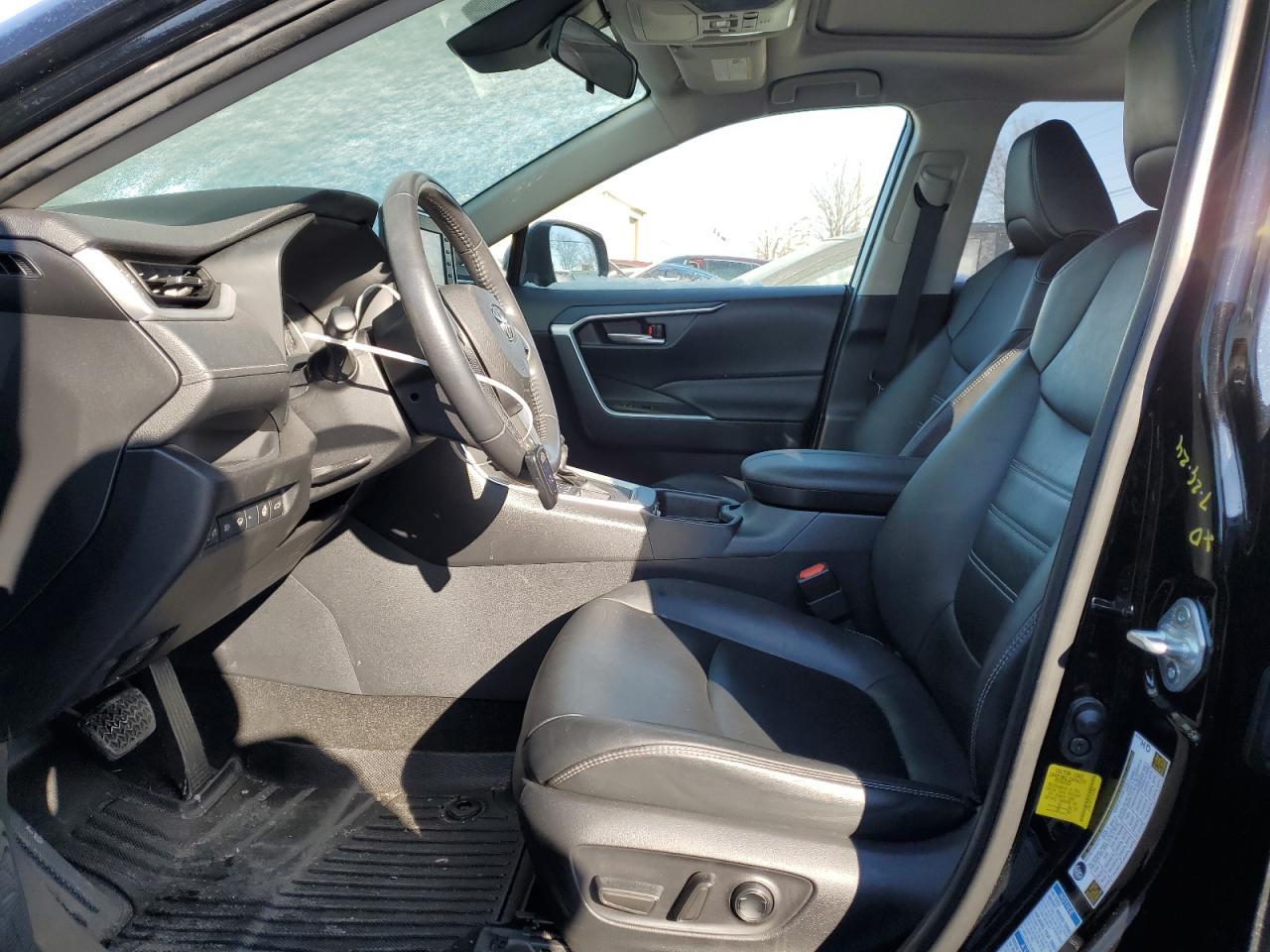 2020 TOYOTA RAV4 XLE P - Фото 7