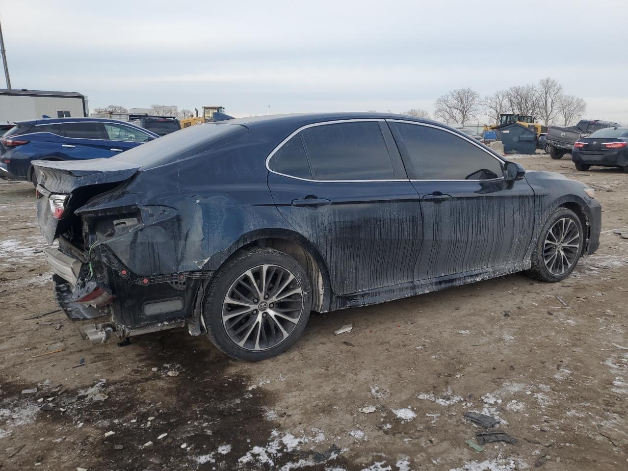 2019 TOYOTA CAMRY L - Фото 3