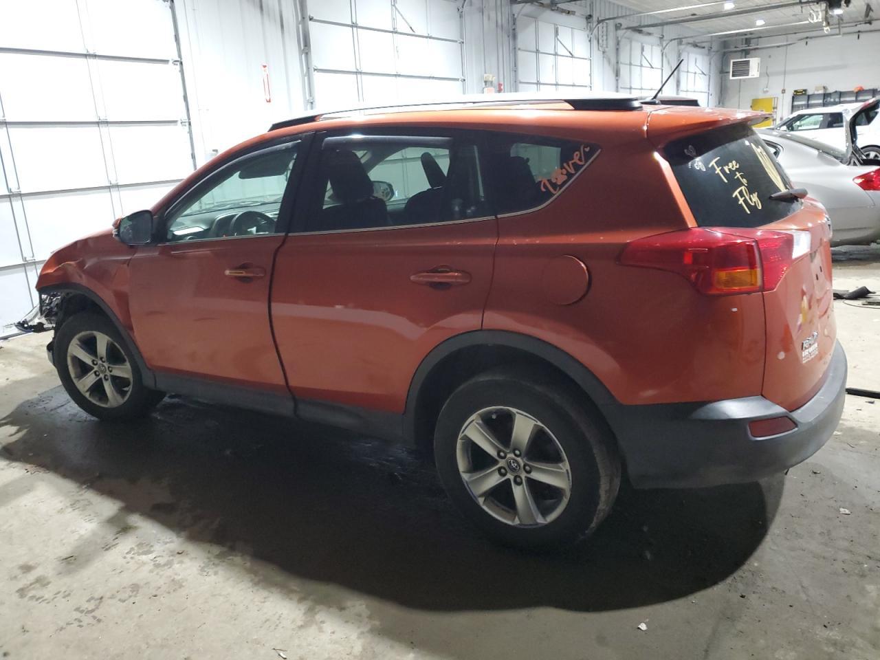 2015 TOYOTA RAV4 XLE - Фото 2