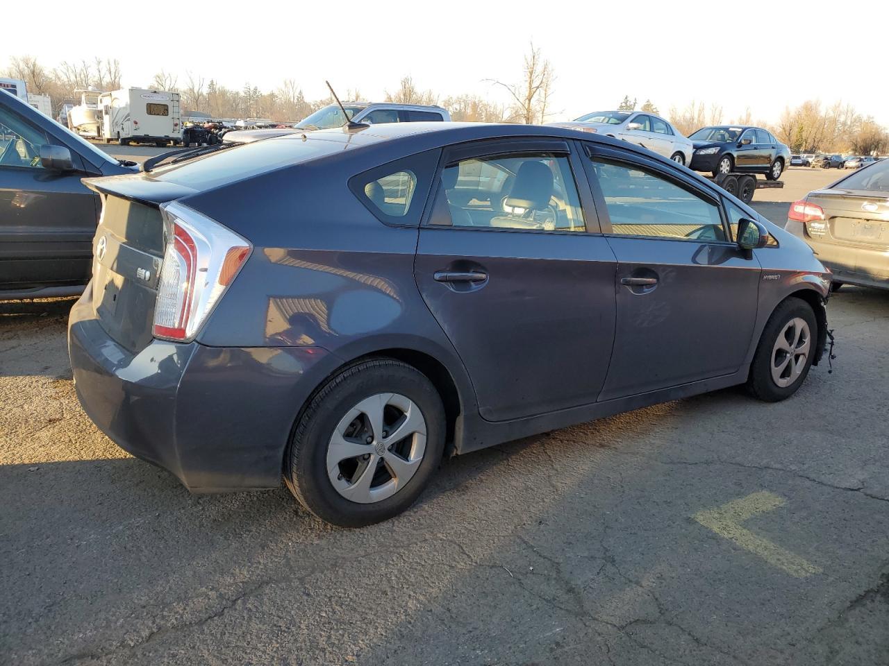 2013 TOYOTA PRIUS - Фото 3