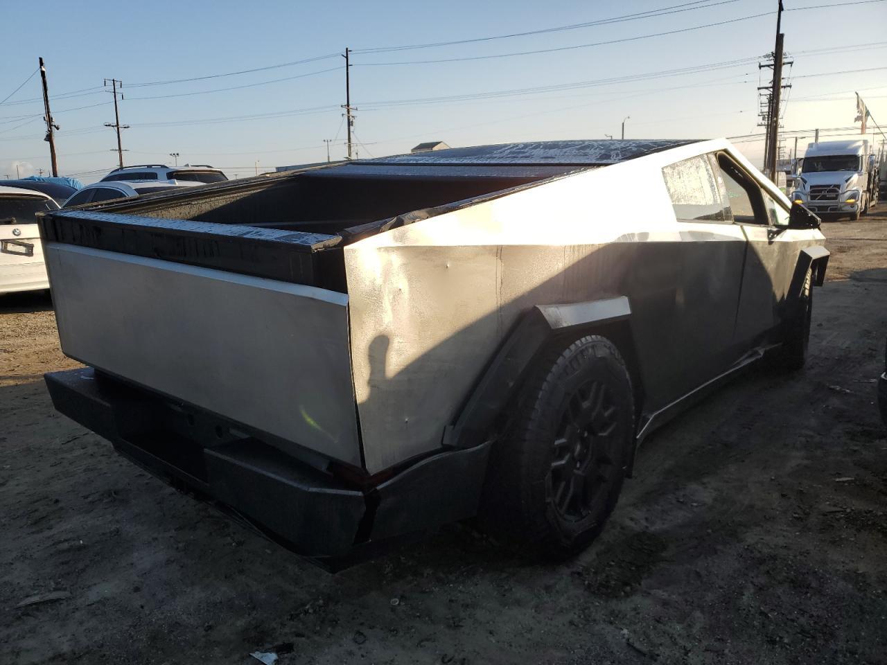 2024 TESLA CYBERTRUCK - Image 3