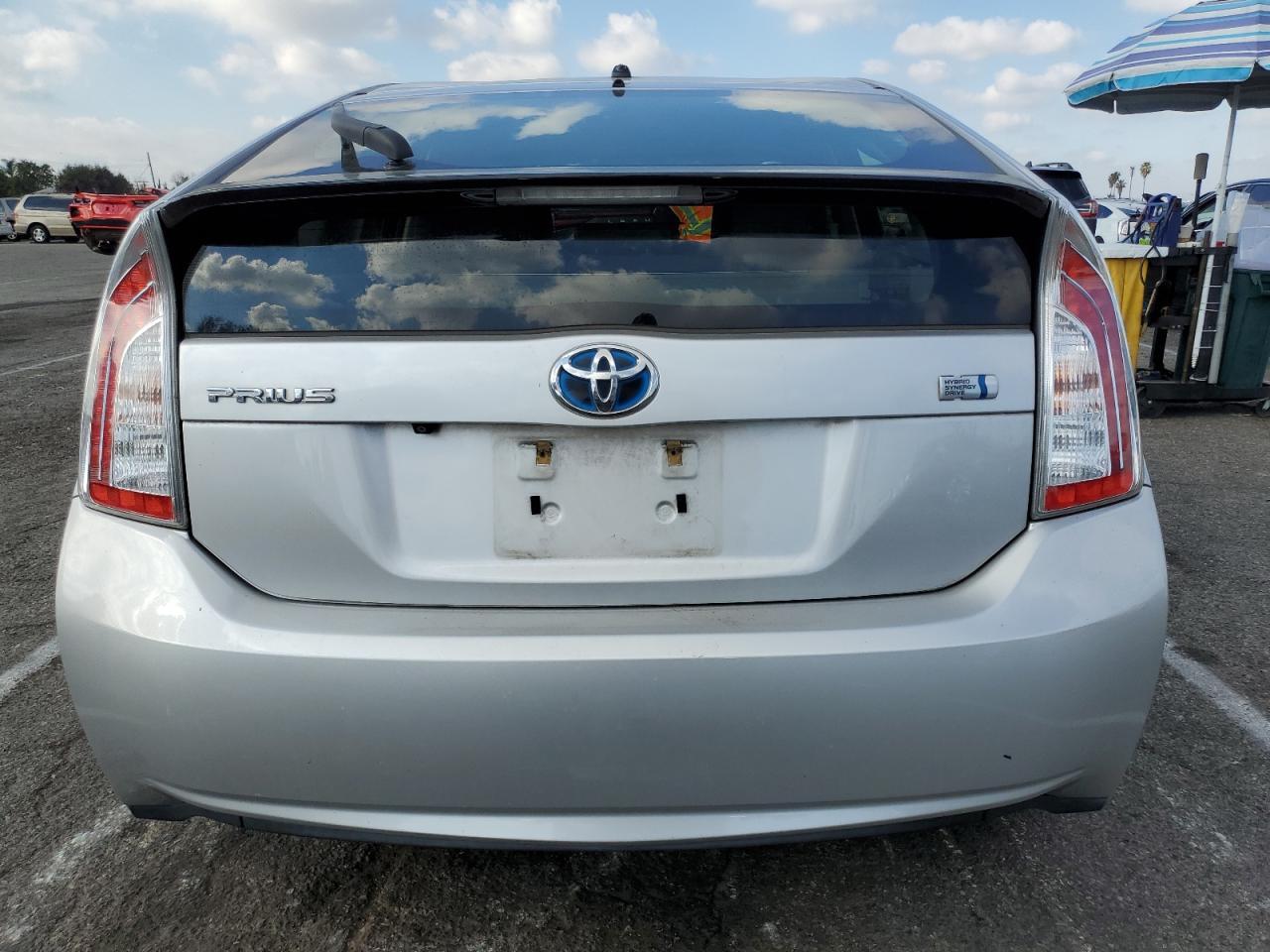 2015 TOYOTA PRIUS - Image 6