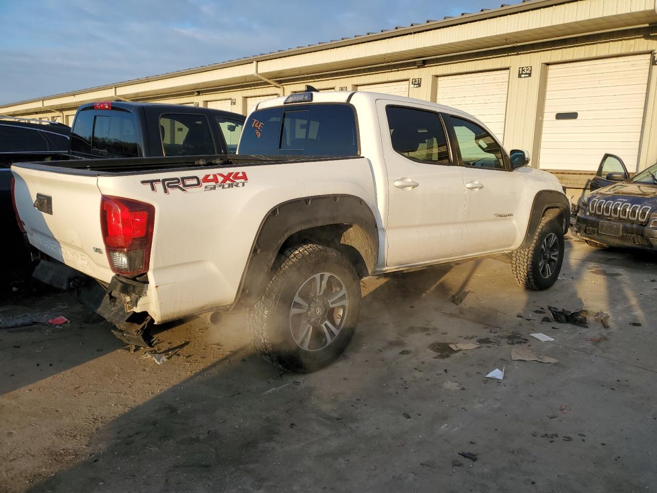2019 TOYOTA TACOMA DOU - Фото 3