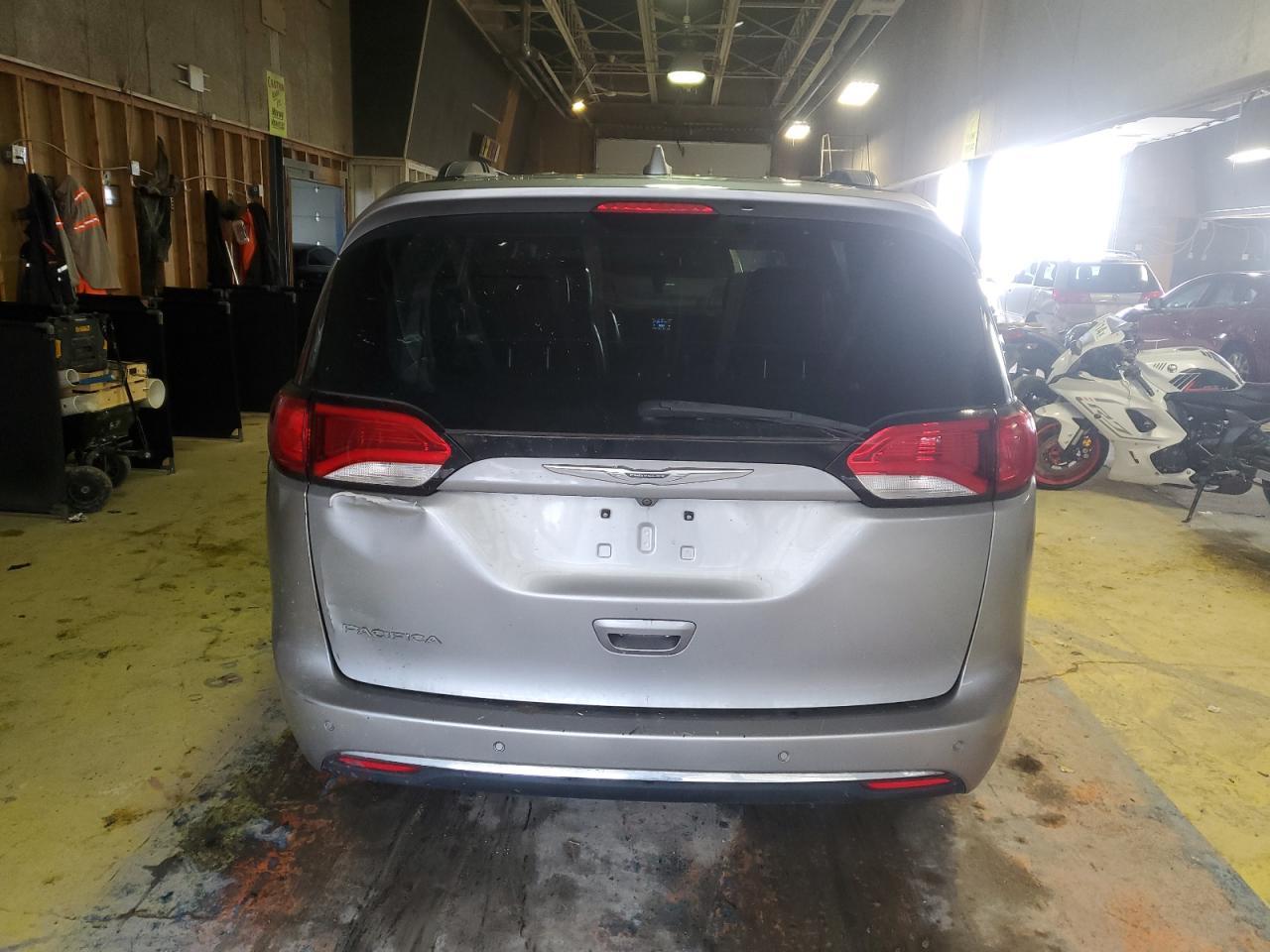 2017 CHRYSLER PACIFICA T - Image 6