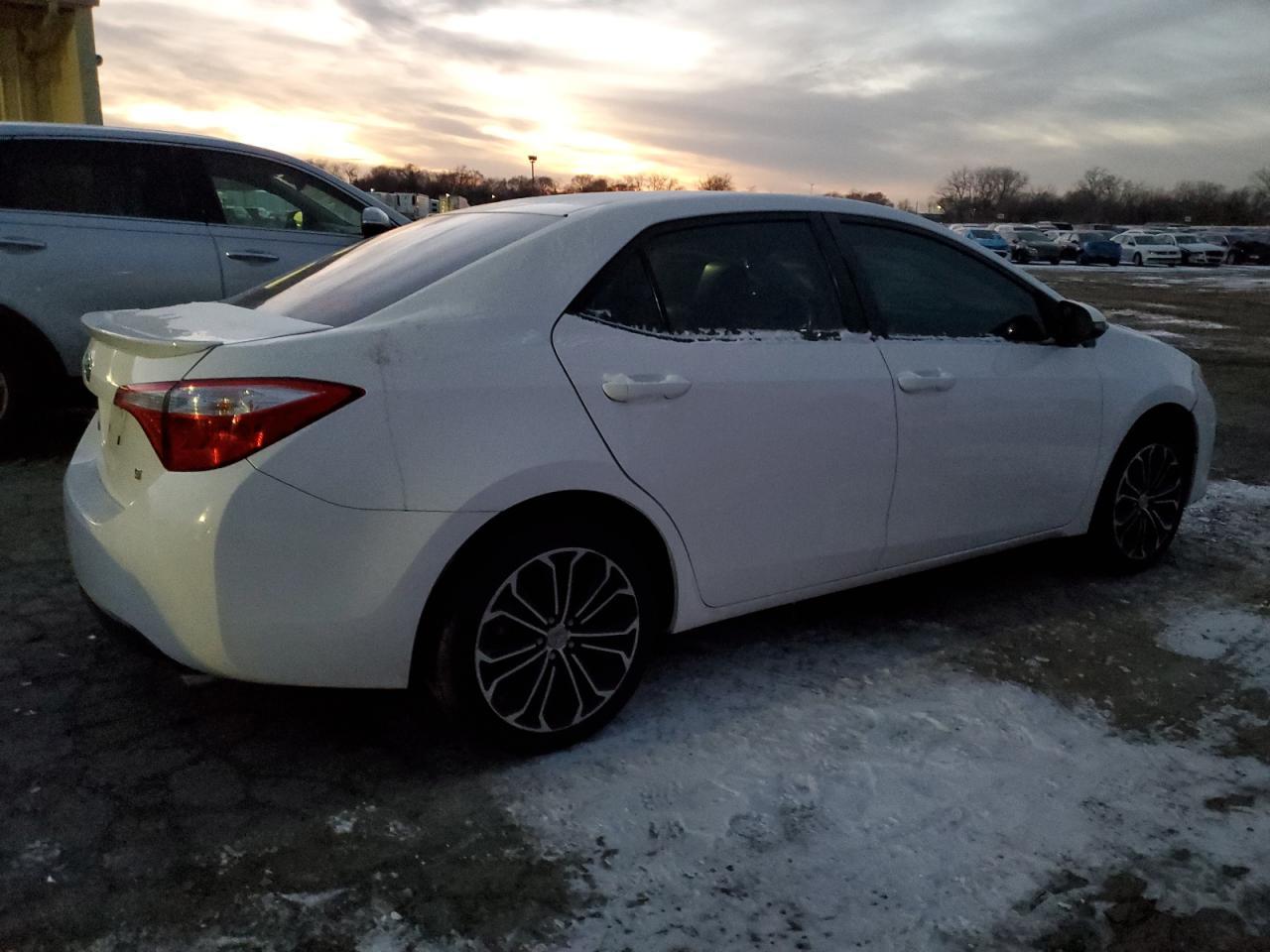 2016 TOYOTA COROLLA L - Фото 3