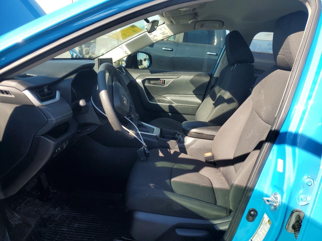 2021 TOYOTA RAV4 LE - Фото 7
