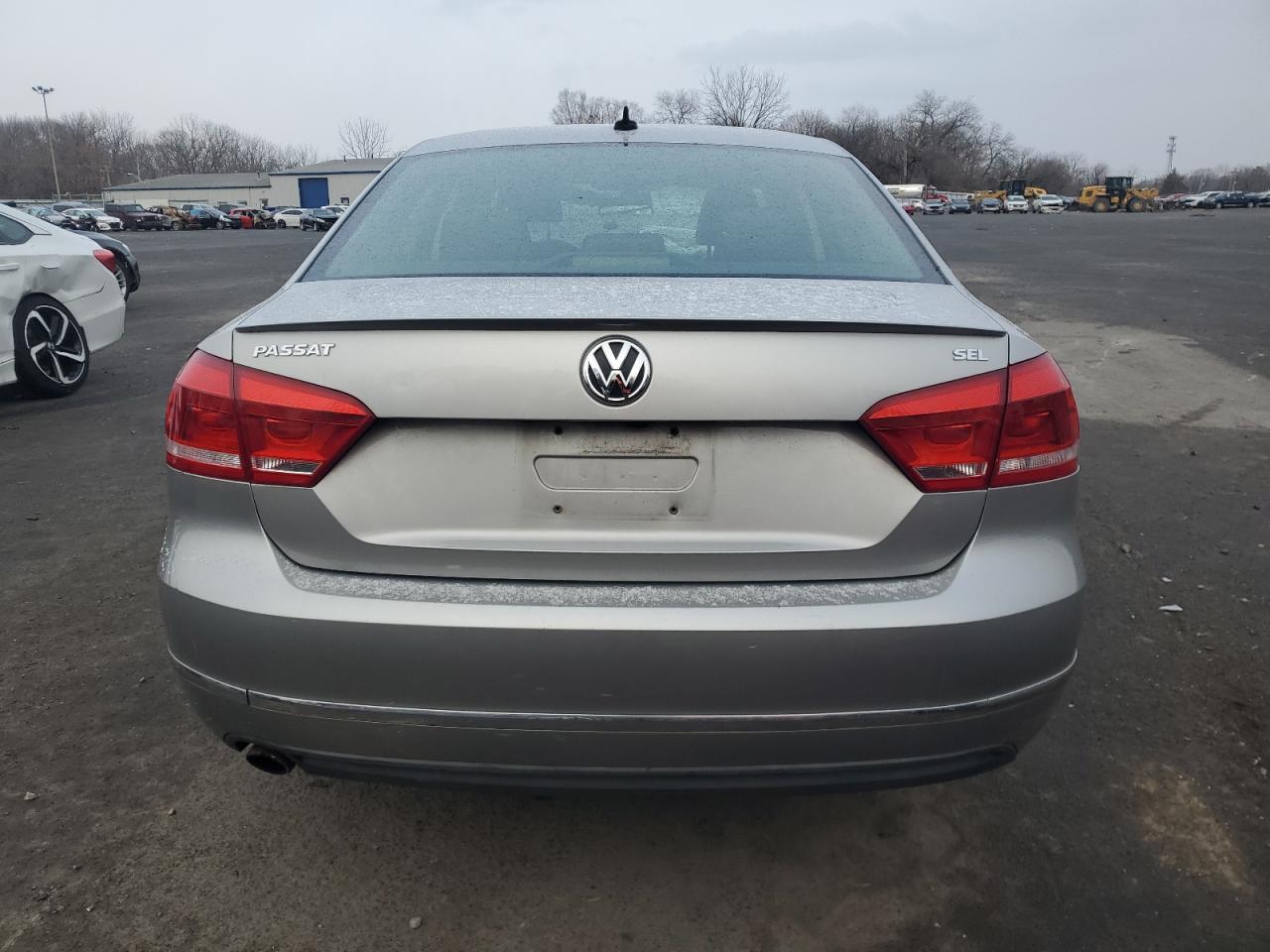 2013 VOLKSWAGEN PASSAT SEL - Image 6