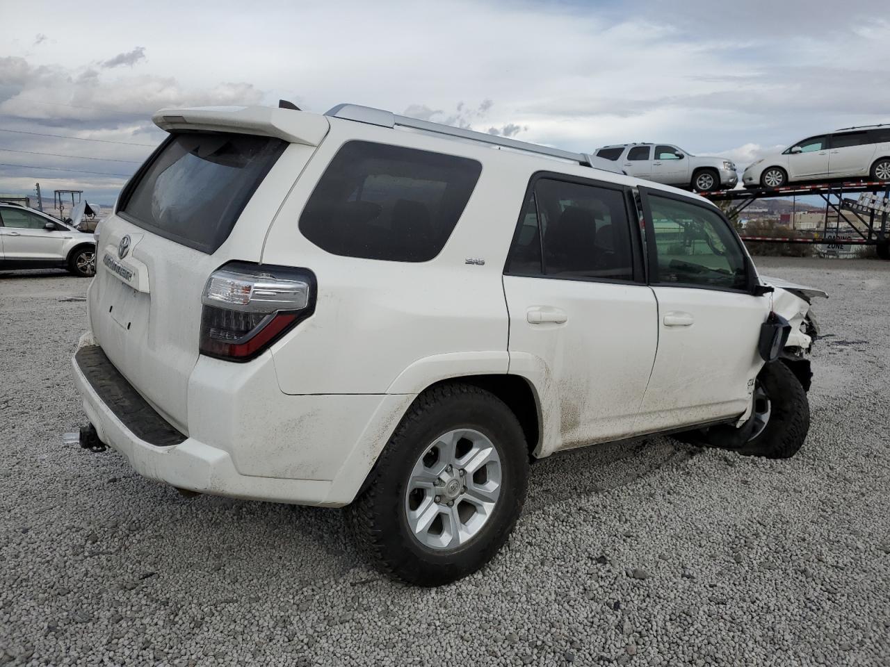 2017 TOYOTA 4RUNNER SR - Фото 3