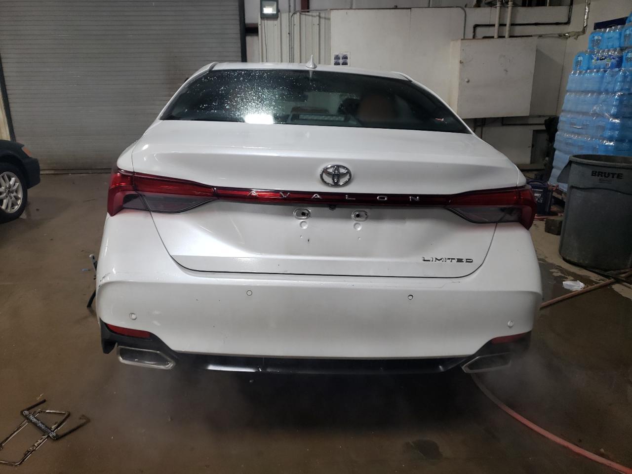 2019 TOYOTA AVALON XLE - Image 6