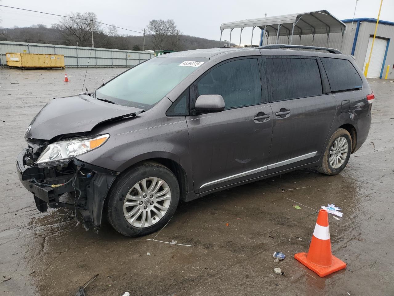 2011 TOYOTA SIENNA XLE