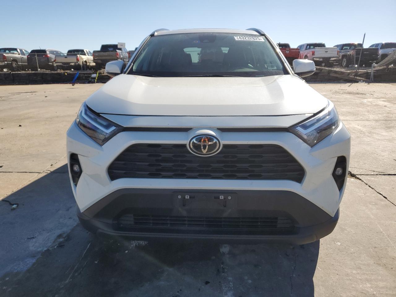 2022 TOYOTA RAV4 XLE P - Фото 5