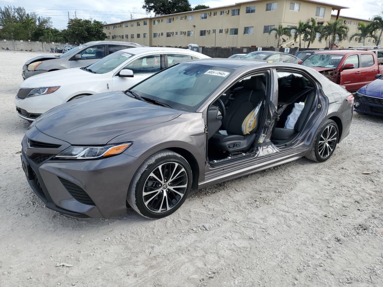 2020 TOYOTA CAMRY SE