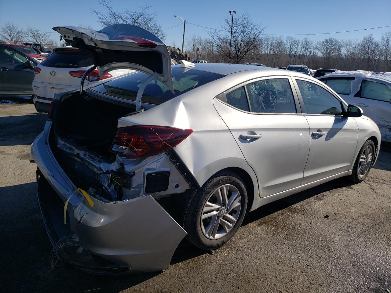 2019 HYUNDAI ELANTRA SE - Фото 3
