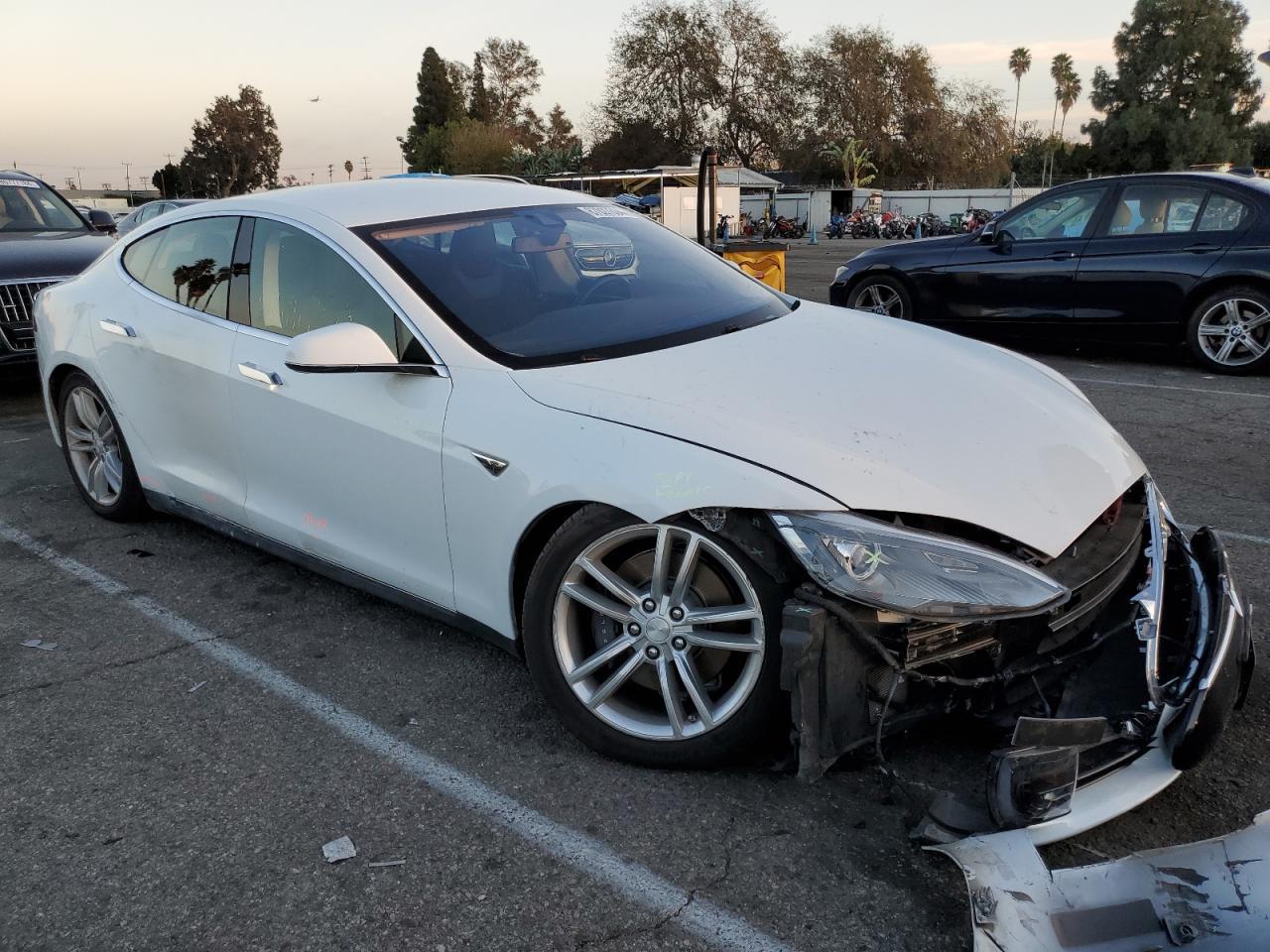 2015 TESLA MODEL S - Image 4