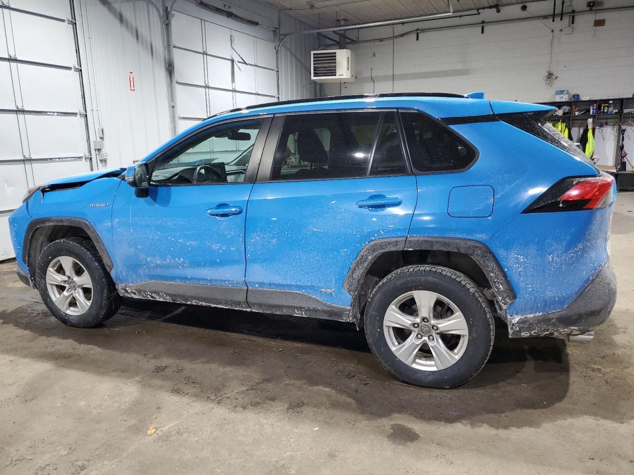 2020 TOYOTA RAV4 XLE - Image 2