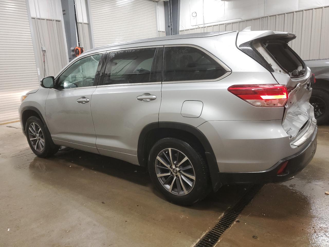 2018 TOYOTA HIGHLANDER - Image 2