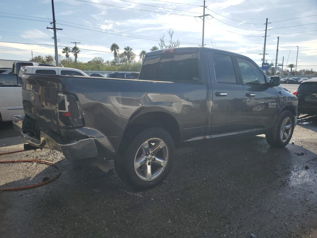 2015 RAM 1500 SLT - Image 3