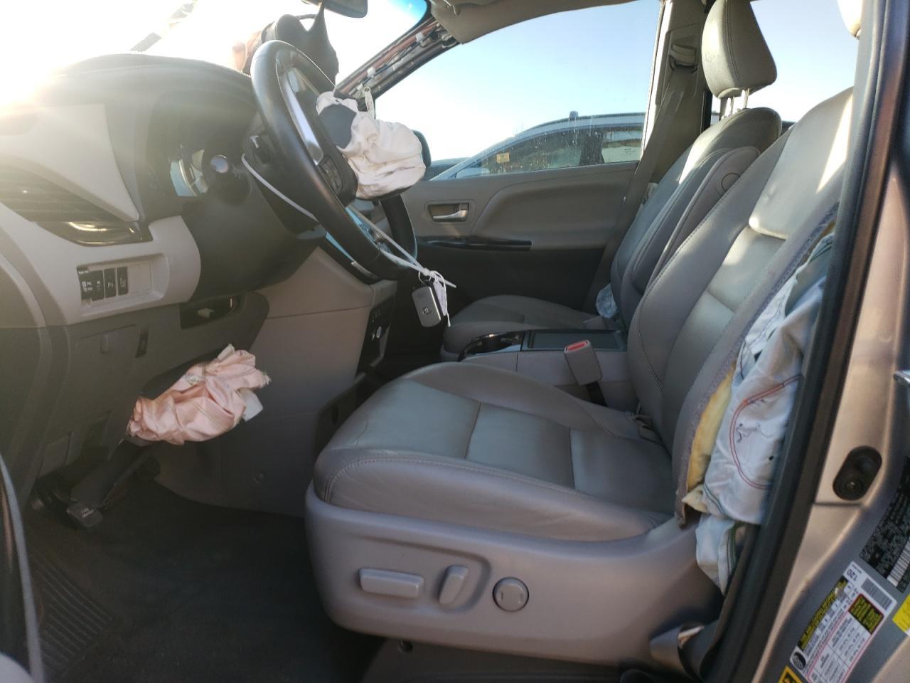 2015 TOYOTA SIENNA XLE - Фото 7