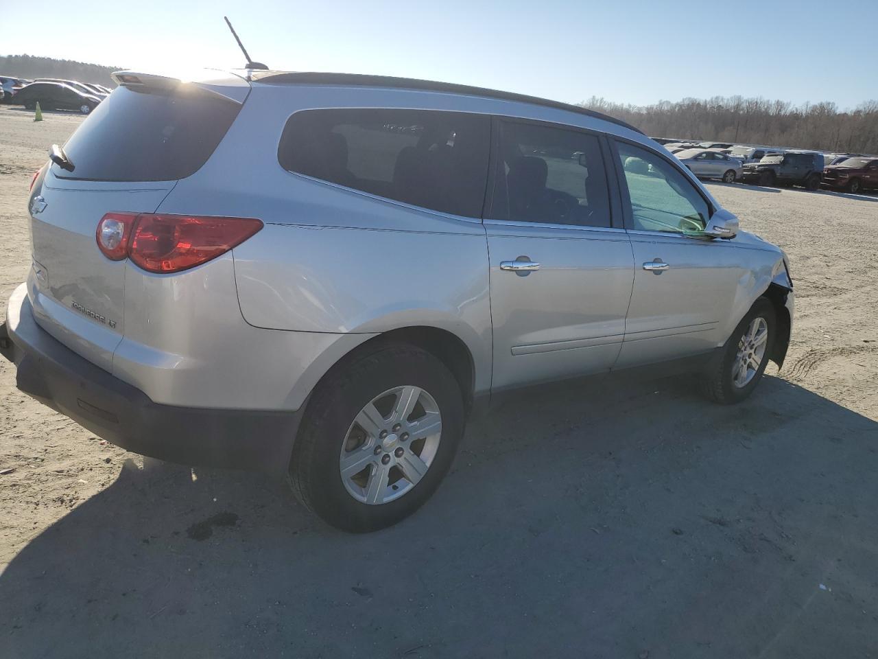 2012 CHEVROLET TRAVERSE L - Image 3