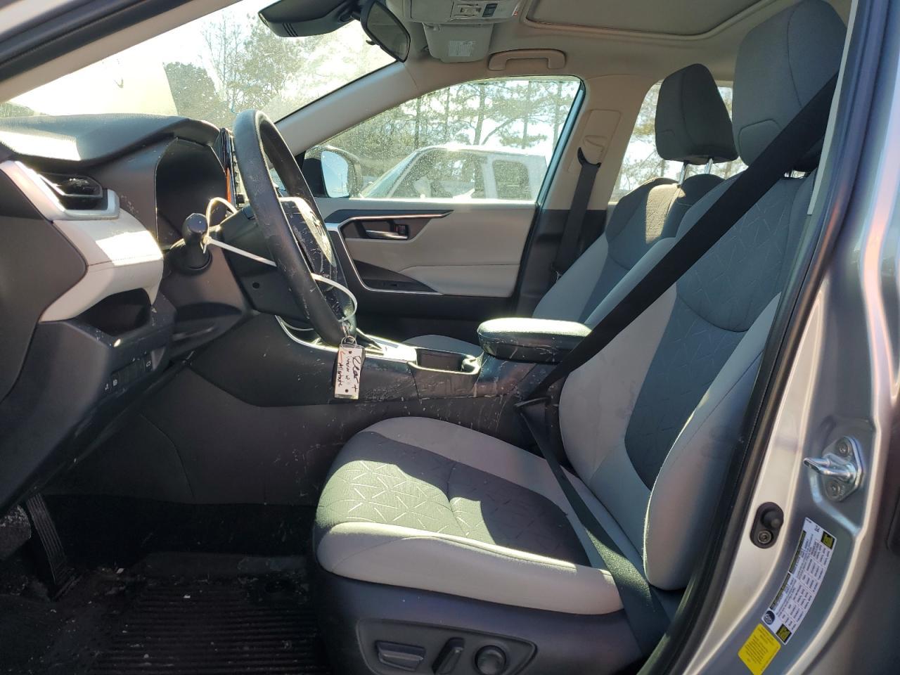 2022 TOYOTA RAV4 XLE - Фото 7