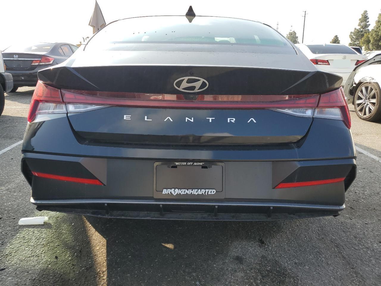 2024 HYUNDAI ELANTRA SE - Фото 6