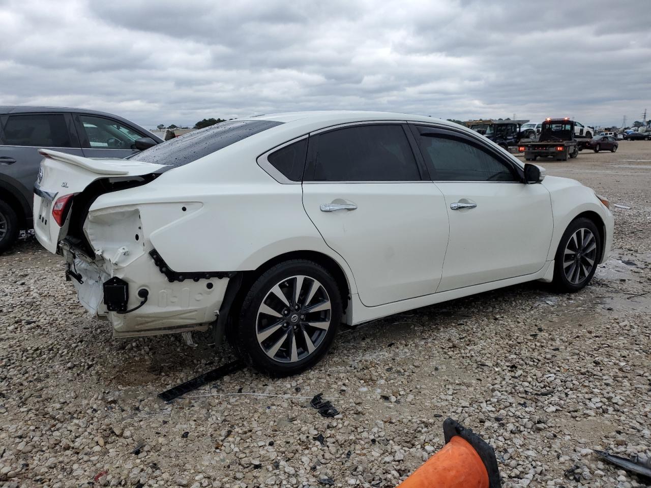 2017 NISSAN ALTIMA 2.5 - Фото 3