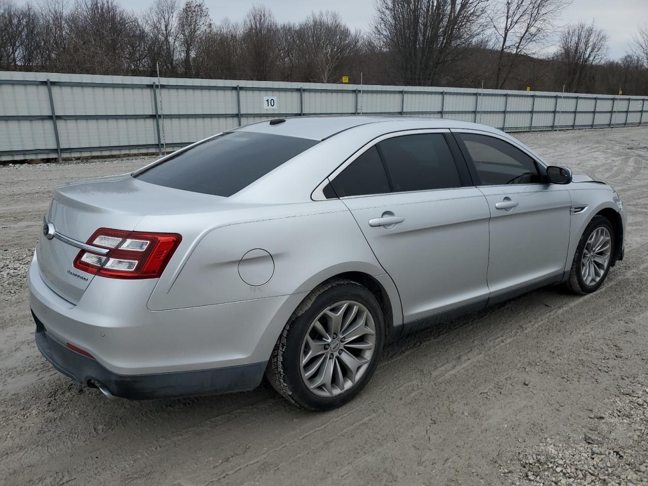 2013 FORD TAURUS LIM - Image 3
